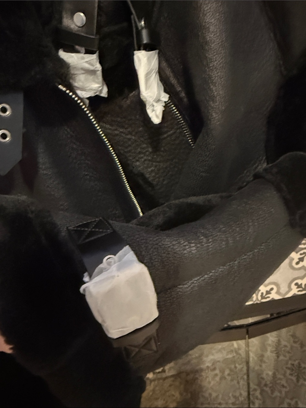 NEW BLANKNYC Vegan Leather Sherpa Oversized Black Vest Buckle Details Moto Sz S - Picture 10 of 12